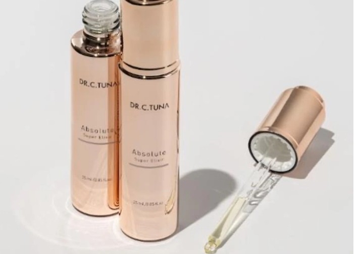 Es el ✨ Absolute Super Elixir de Dr. C. Tuna (Farmasi).
Un suero facial concentrado de lujo, diseñado para rejuvenecer, hidratar profundamente y reparar la piel.