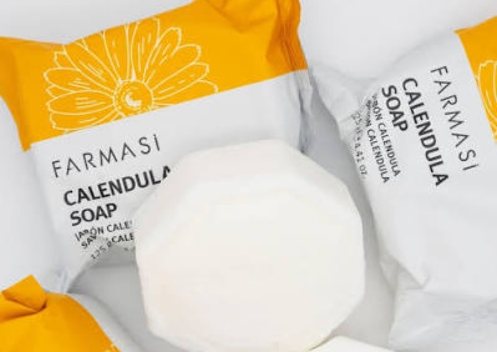 ✨️ Jabón de Caléndula de Farmasi 🌼
Un jabón suave y calmante para rostro y cuerpo, ideal para piel sensible, seca o irritada.