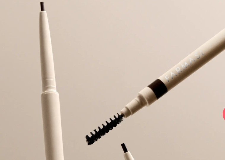 lápiz de cejas 2 en 1 de Farmasi.
