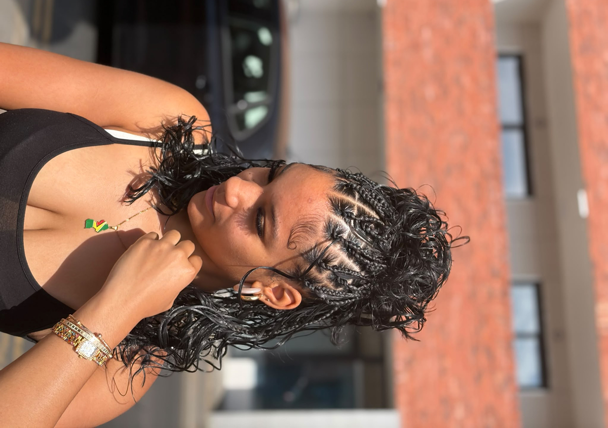 Medium French curls  (hair provided) (1/2)