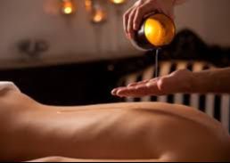 MASSAGEM COM VELAS