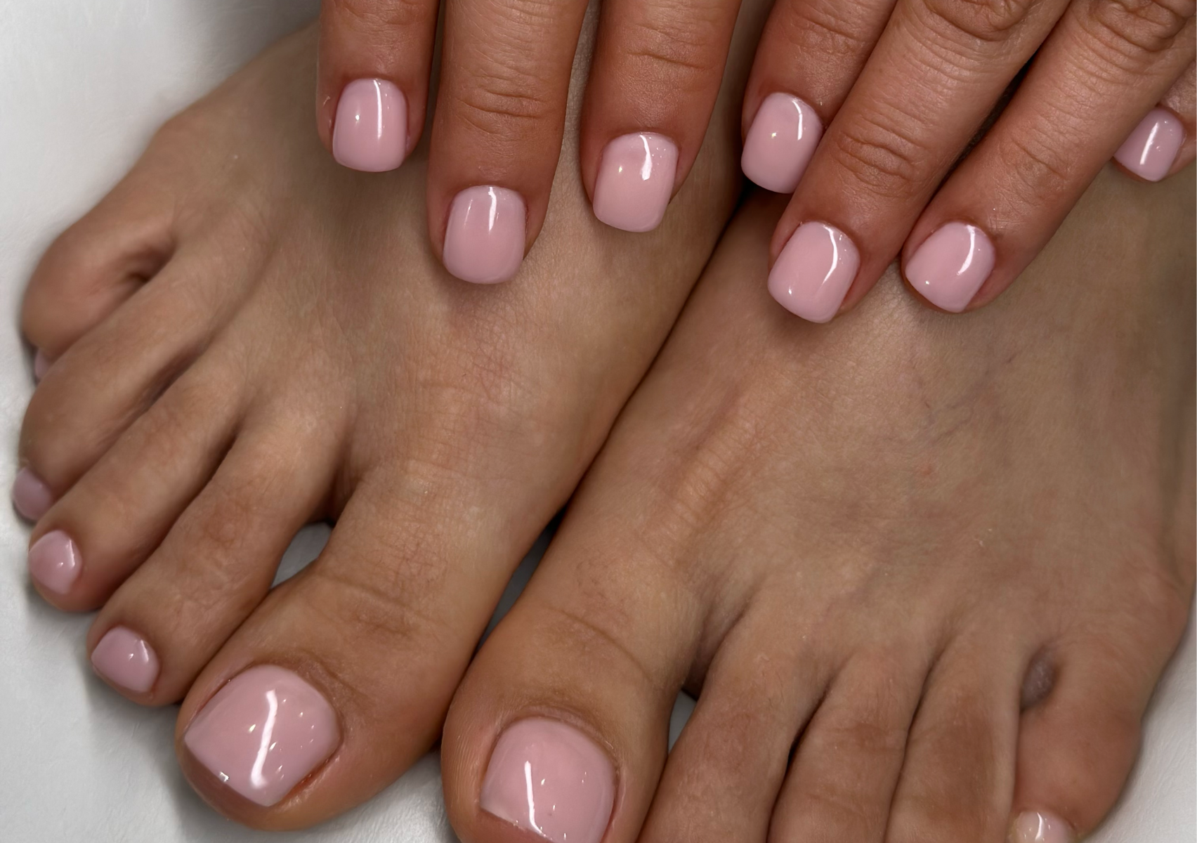 COMPLEX 5 | Gel manicure one color + gel pedicure one color