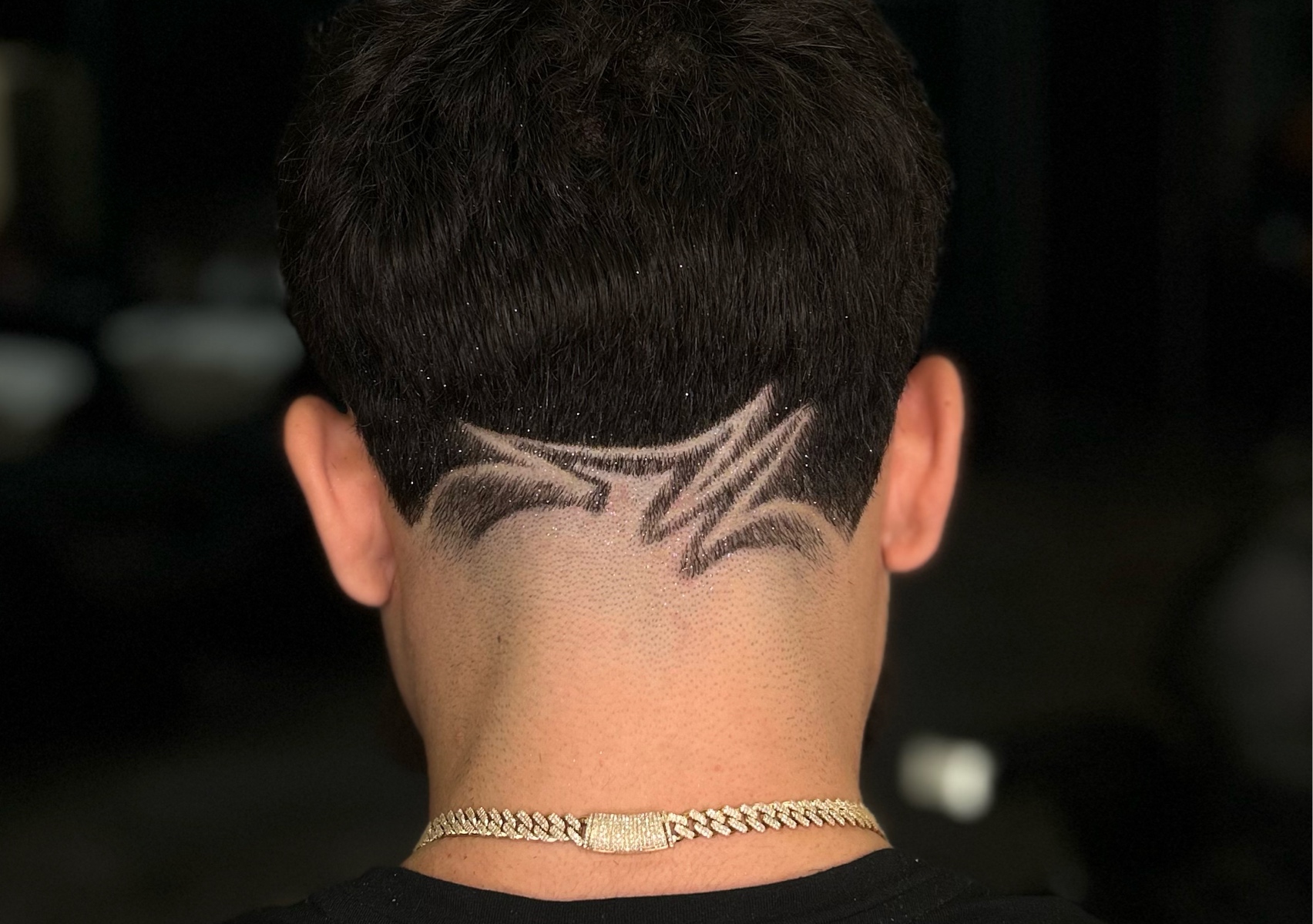Fade w design and styling     Fade con diseño y peinado 
