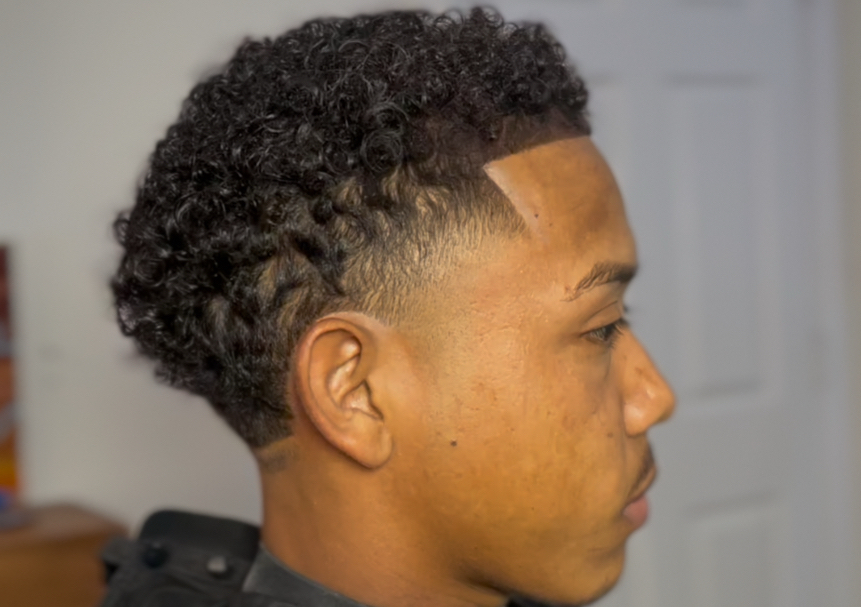 Regular Haircut/ fade …Corte de cabello regular /fade  with styling 