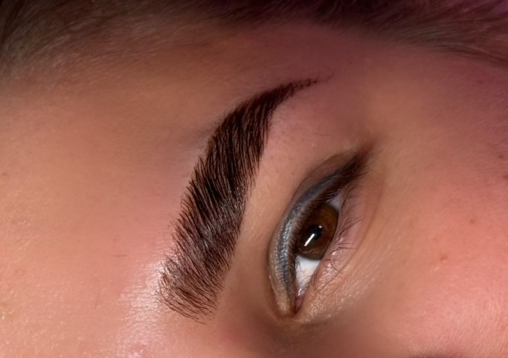 Eyebow 