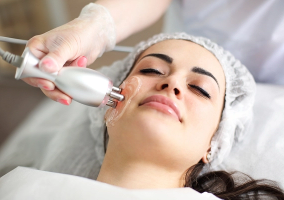 Facial con Aparatologia/ Facial with RF Treatment