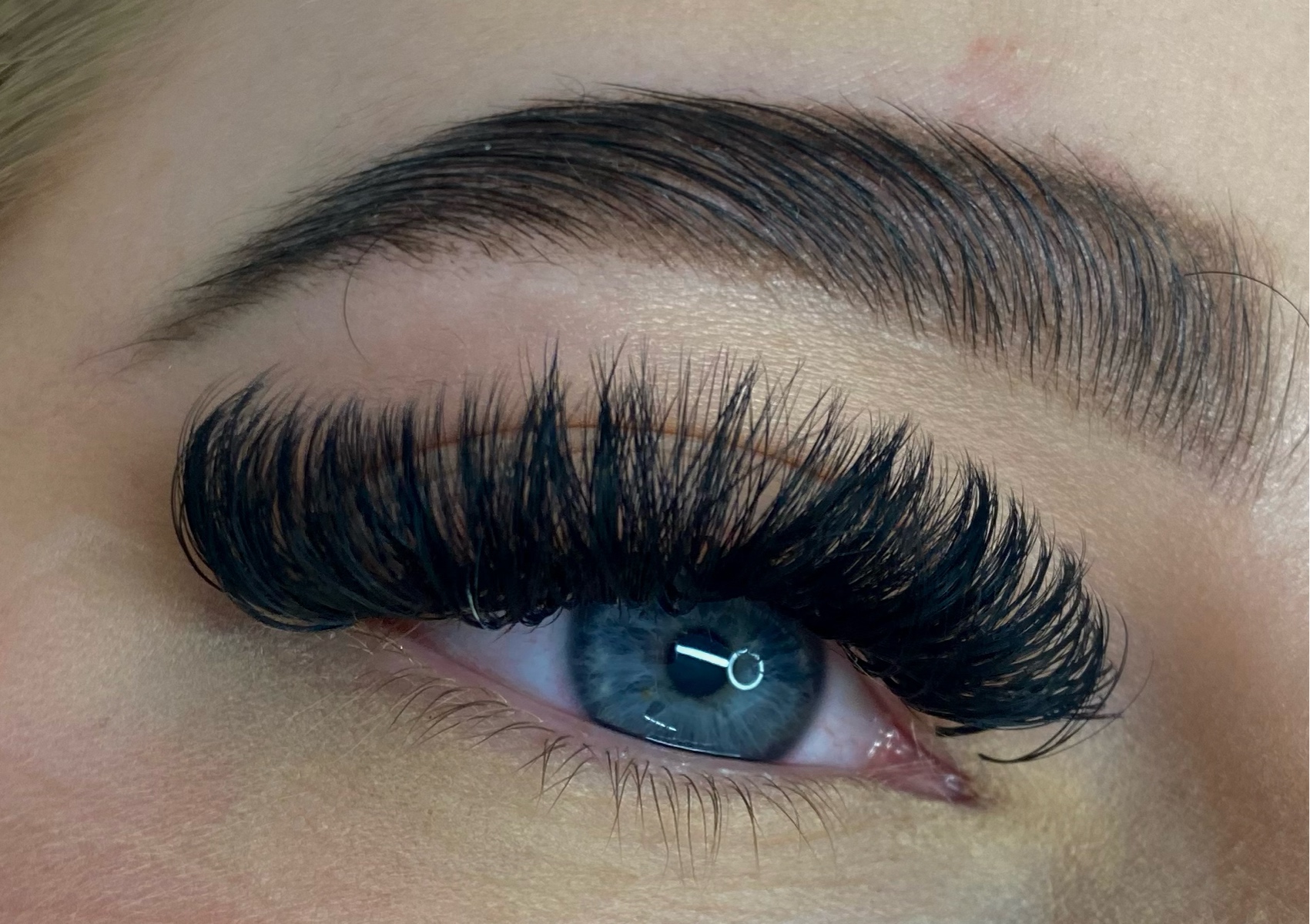 Russian/volume lashes