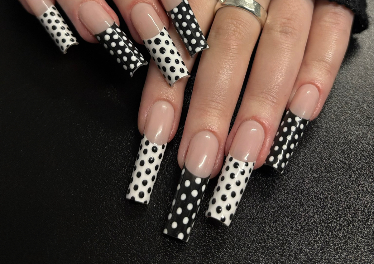 Detailed french tips