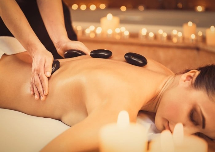 Añadir piedras volcánicas espalda