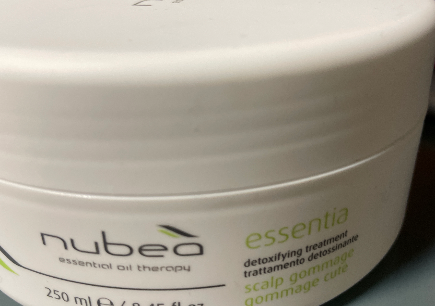Nubea ESSENTIA scalp gommage