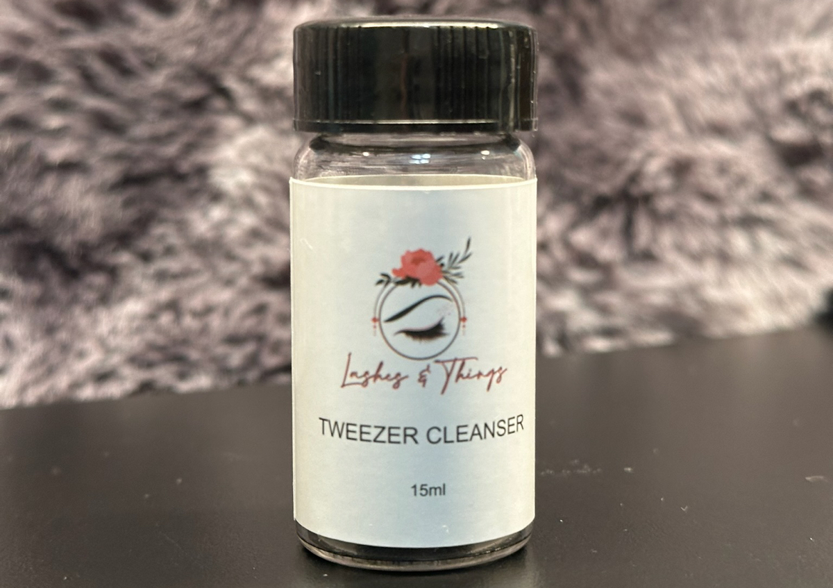 Tweezer cleaner