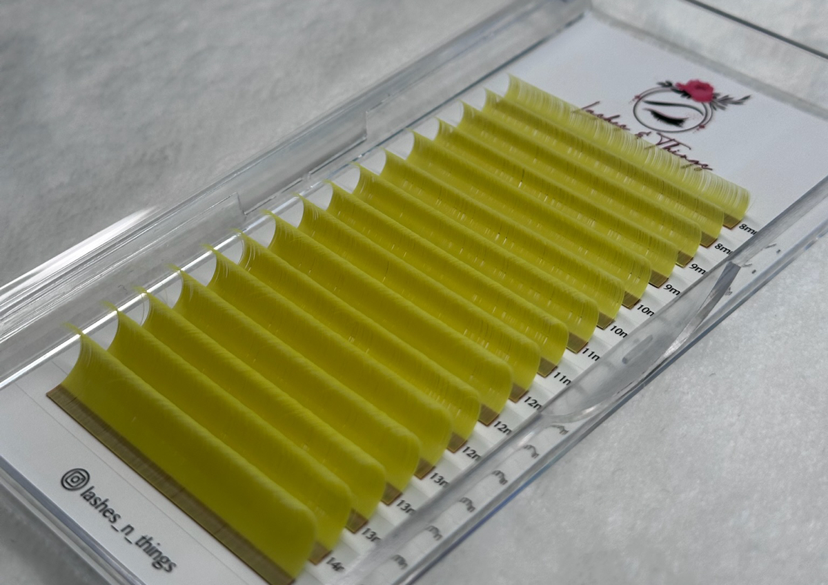 Yellow volume lash extensions