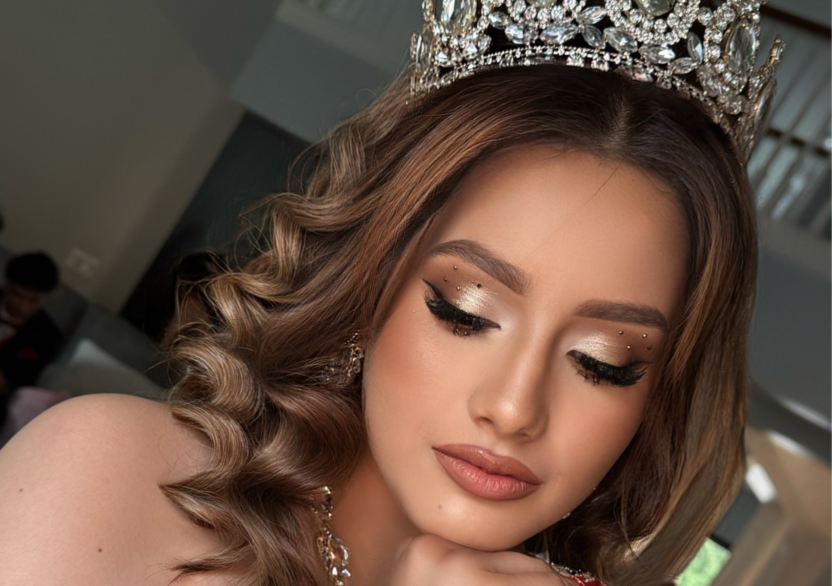 PAQUETE DE QUINCEAÑERA PEINADO Y MAQUILLAJE 