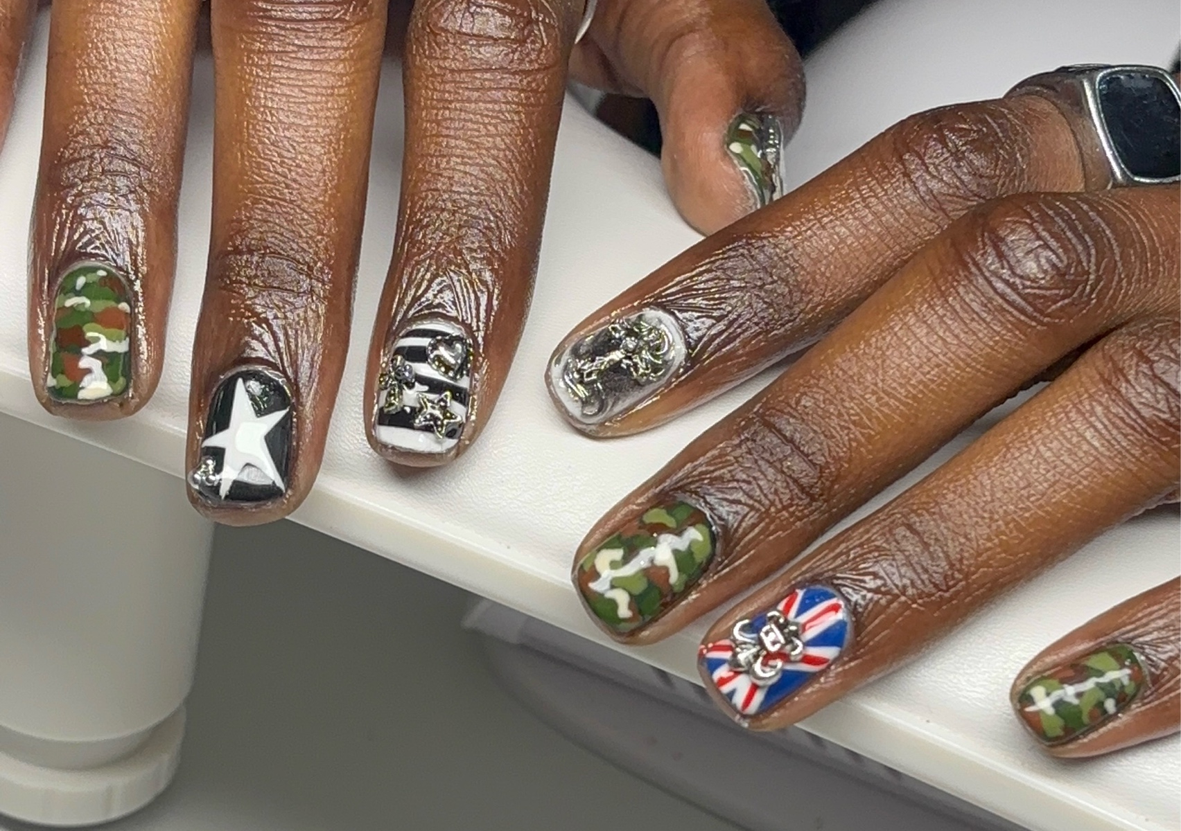 𝐌𝐚𝐥𝐞 𝐌𝐚𝐧𝐢𝐜𝐮𝐫𝐞