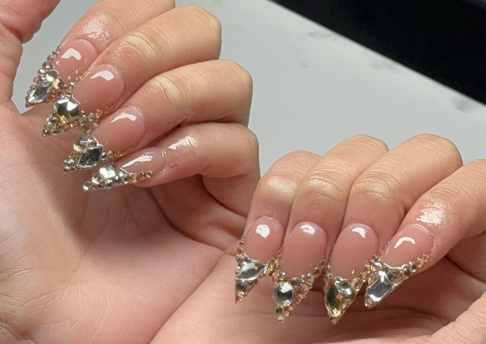 𝐁𝐥𝐢𝐧𝐠 𝐅𝐫𝐞𝐧𝐜𝐡𝐢𝐞𝐳 𝐎𝐧 𝐀𝐥𝐥 𝐓𝐞𝐧 𝐅𝐢𝐧𝐠𝐞𝐫𝐬