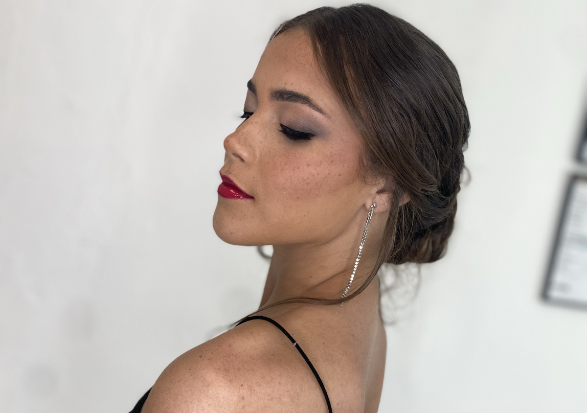 Maquillaje y Peinado