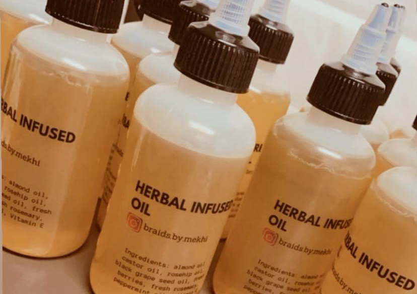 🌿 Herbal Infused Hair Oil – (1 Bottle)