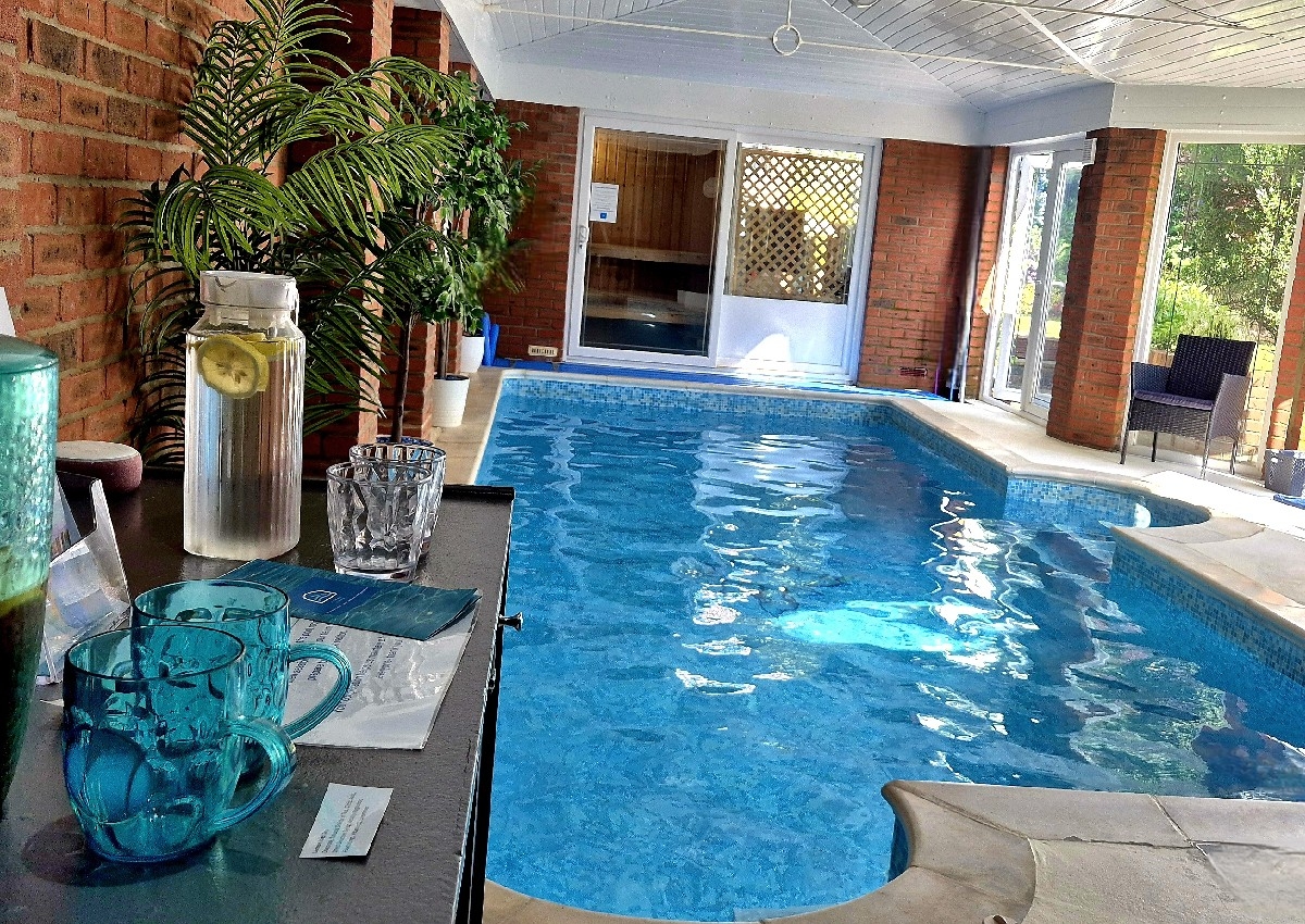 4 Adults pool and sauna hire