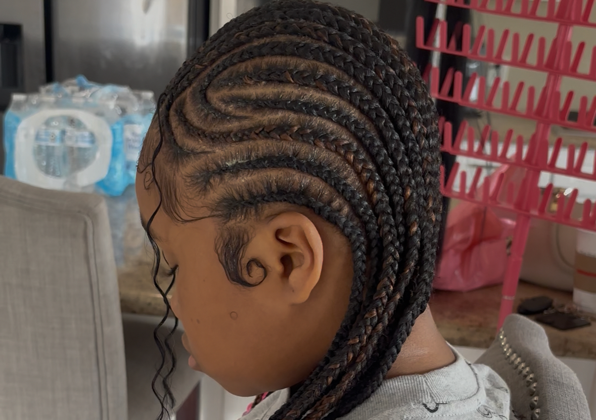Kid feedins 10+ braids 