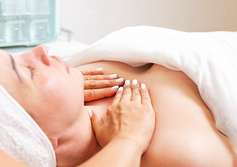 Décollet massage (add on)