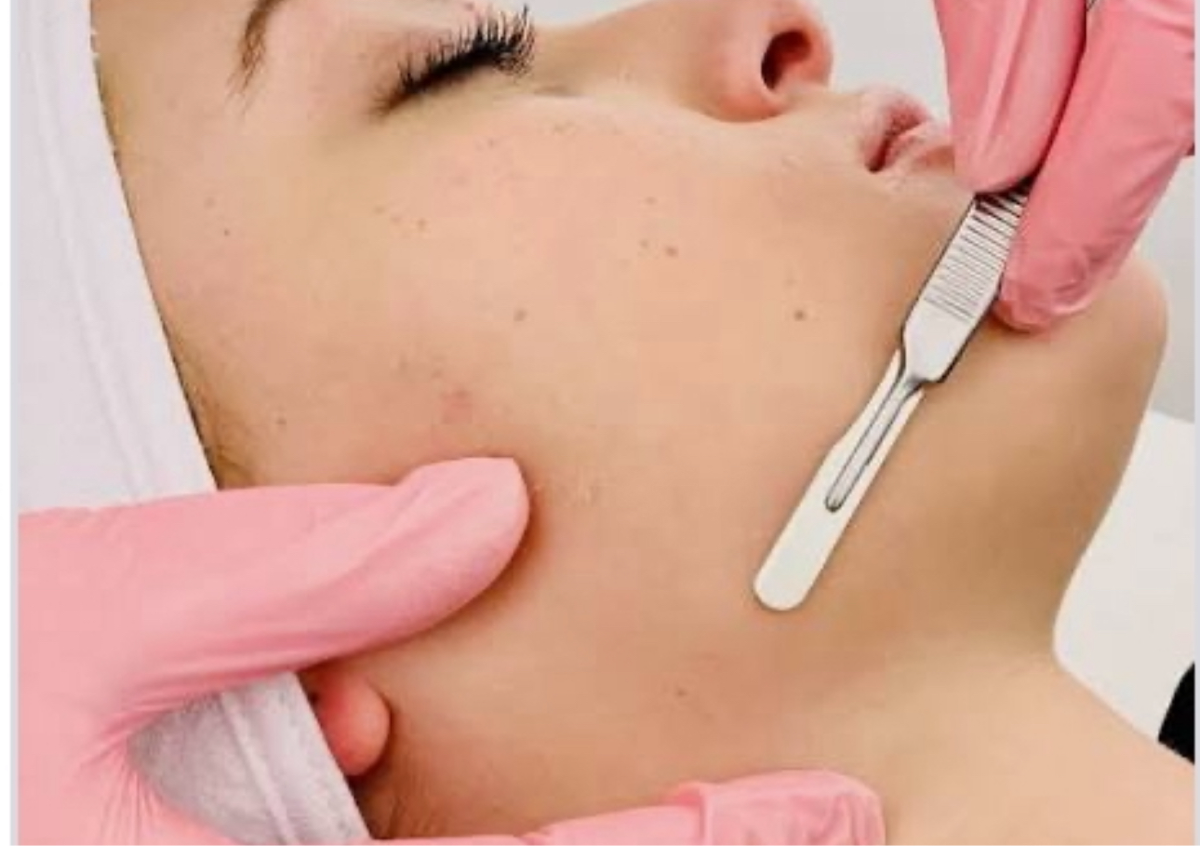 Dermaplaning (Add on) 