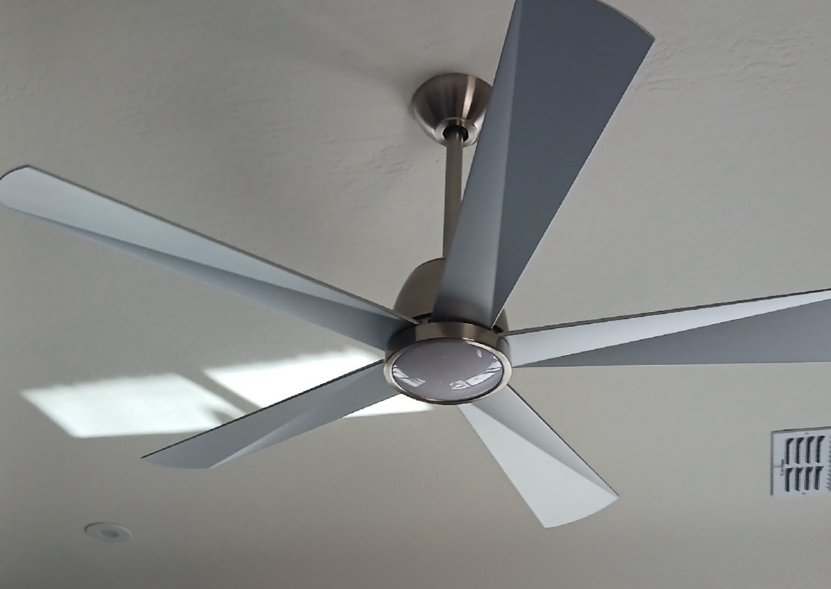 Hang Flat Screen🖥 Tv