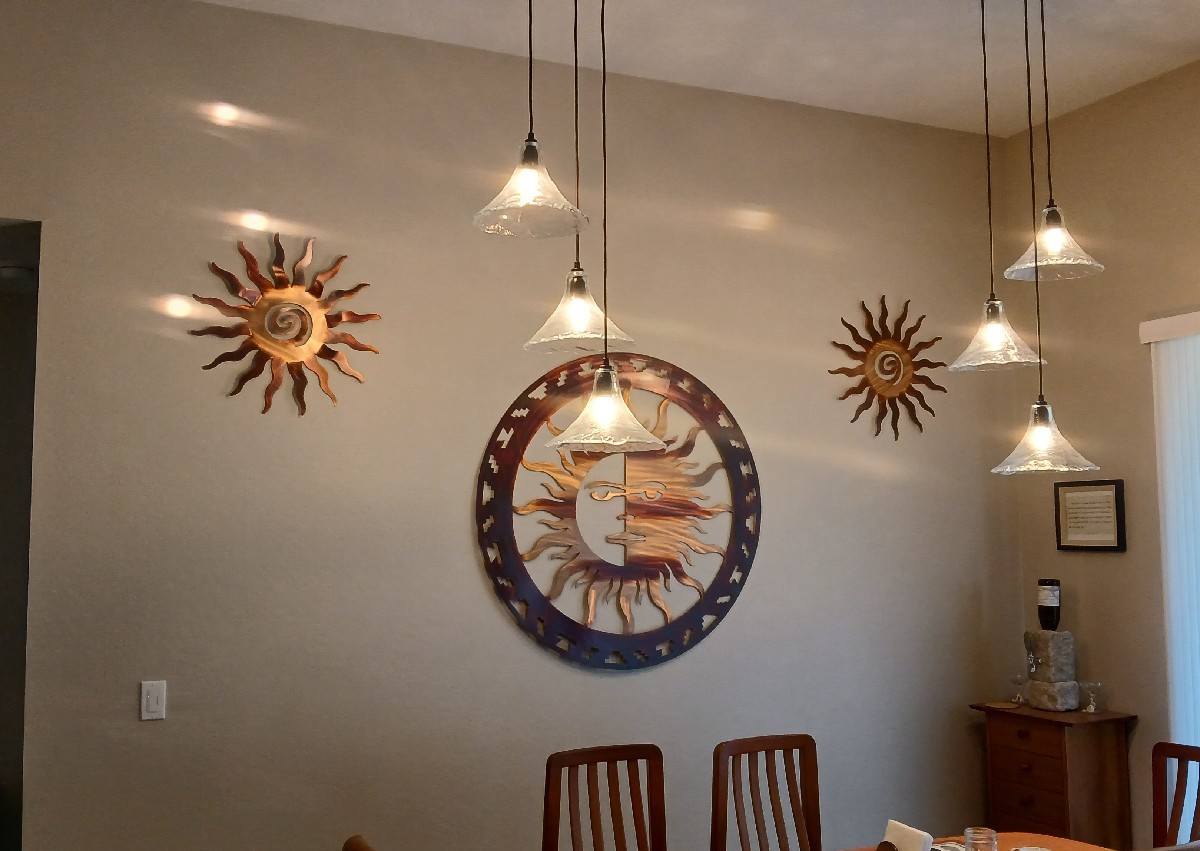 Hang Pictures/ Paintings