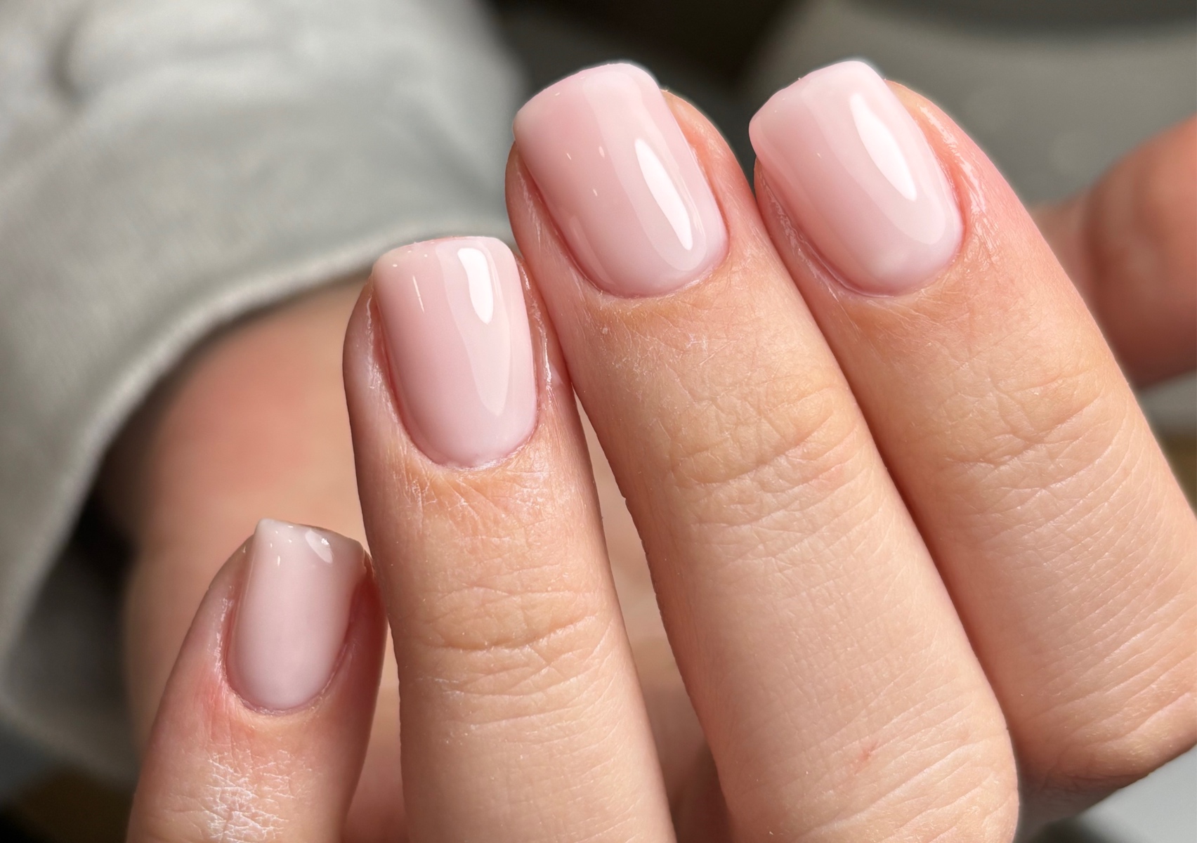 Manicura russa dipin ruber base