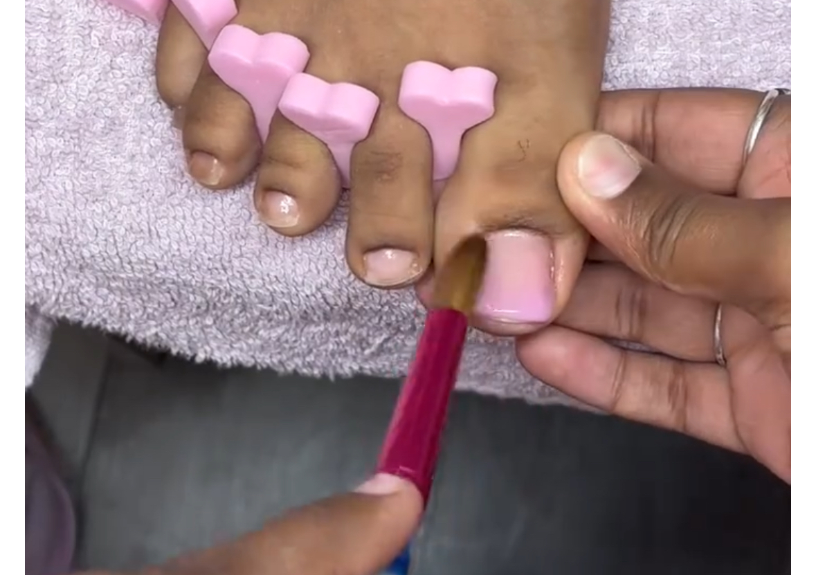 Pedicura con reconstrucción de uñas (2)