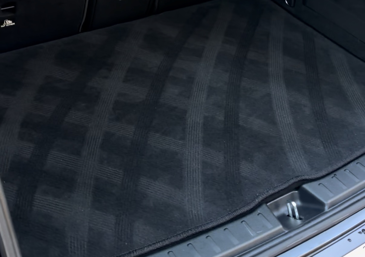 Full Interior Detail  (3/3)