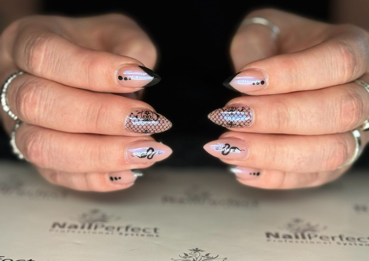 Nail Art - Intermediate (2 fingers)