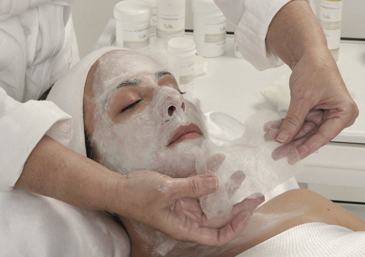 Luxusbehandlung mit Seidenfäden 