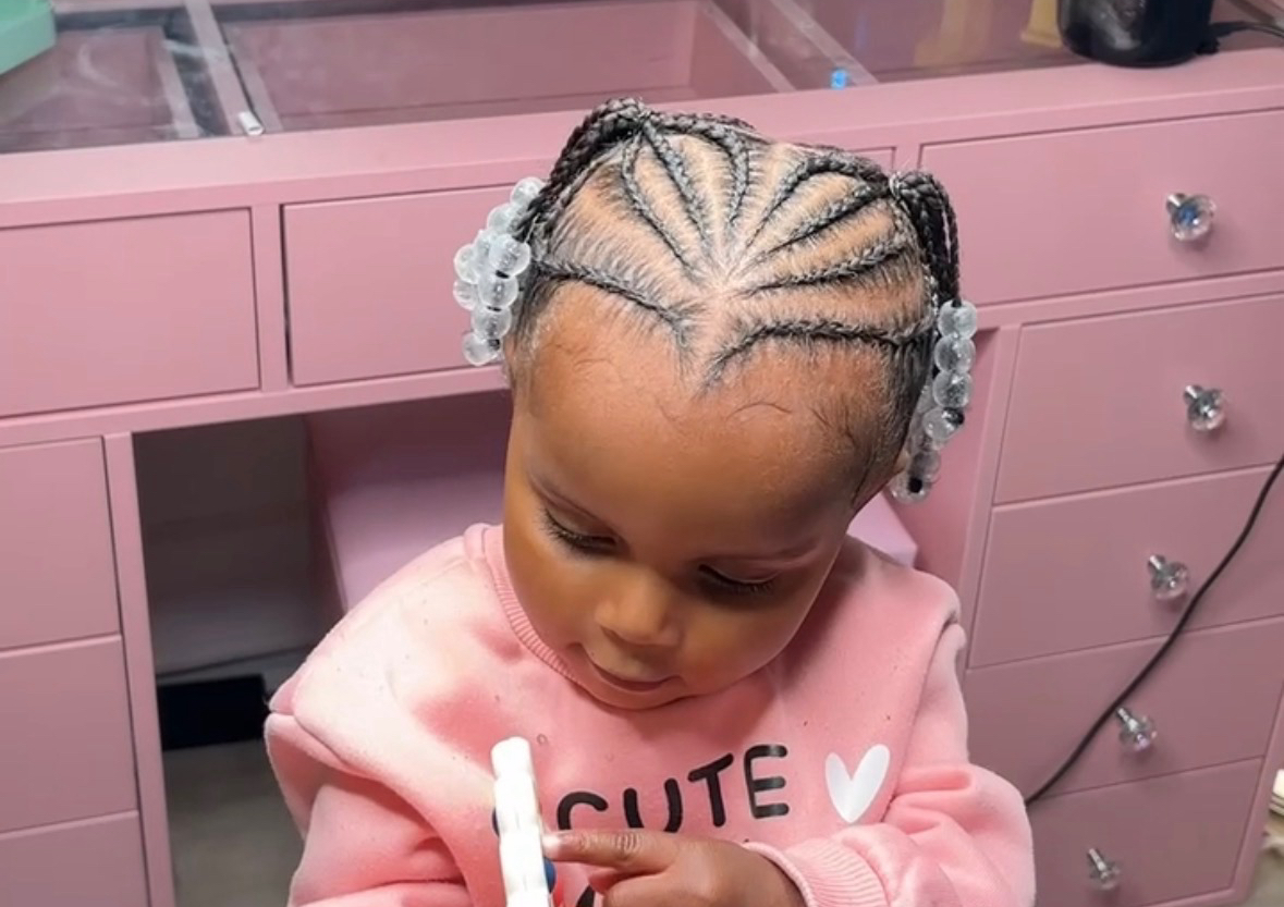 2 ponytails / 2 buns