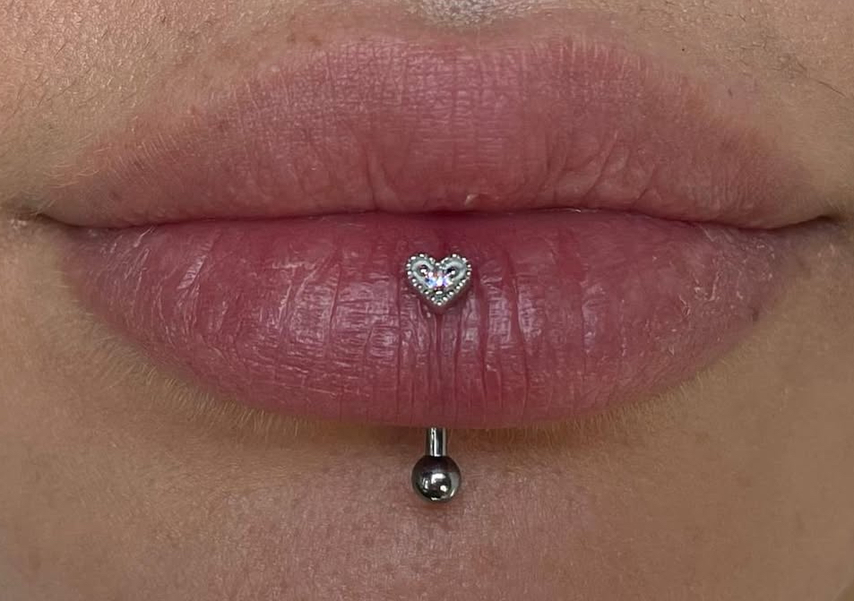 VERTICAL LABRET