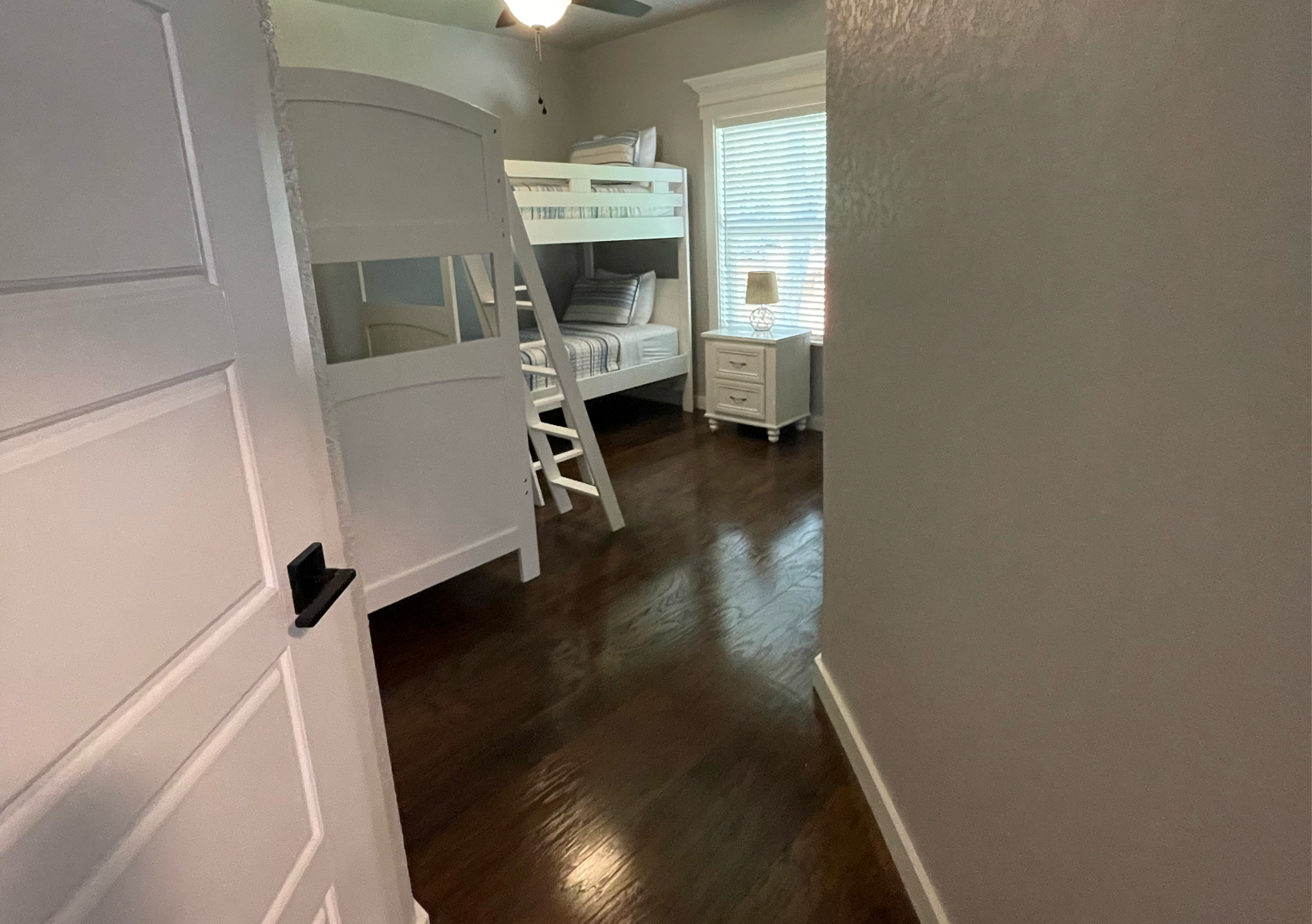 4/3 Apartment  Deep Clean