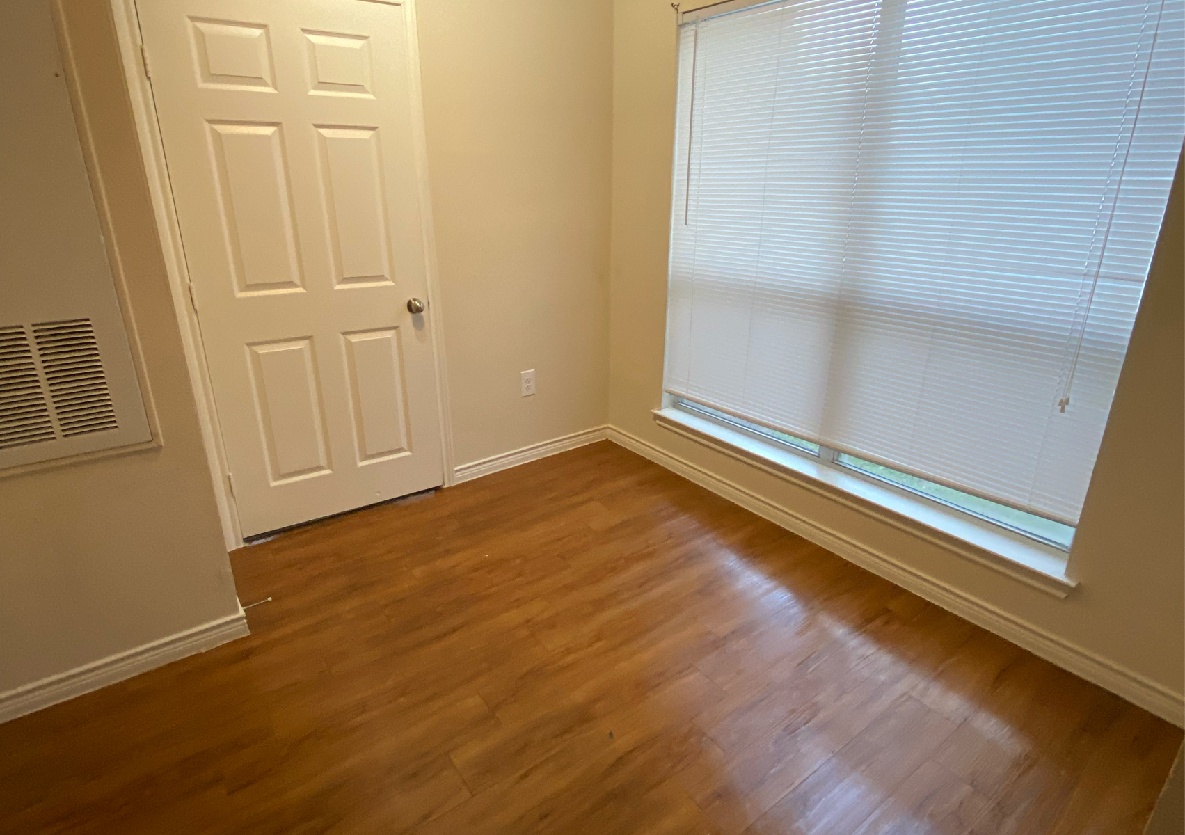 Studio Apartment Deep Clean