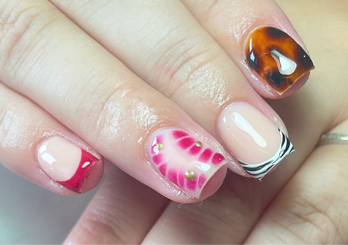 Biab/builder gel overlay with colour/design 