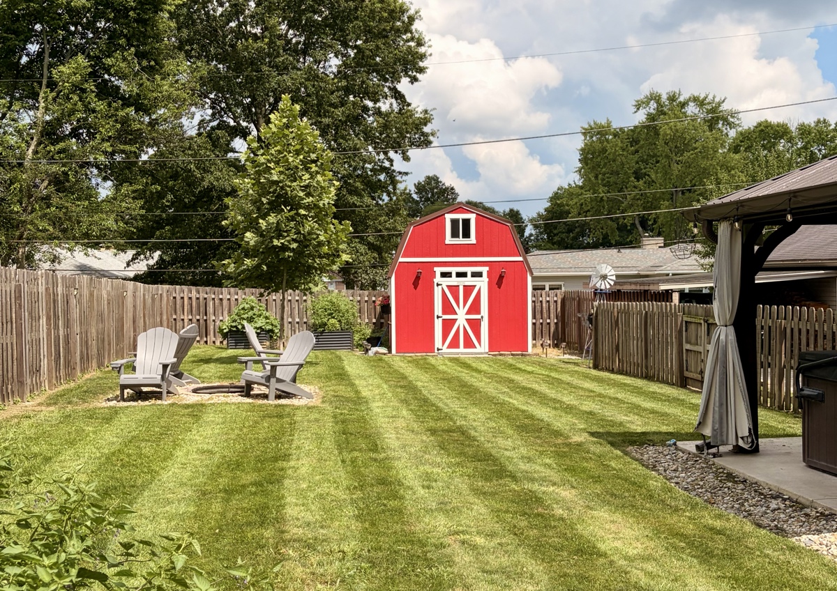 Mow, trim, edge, and blow (standard yard) (1/5)