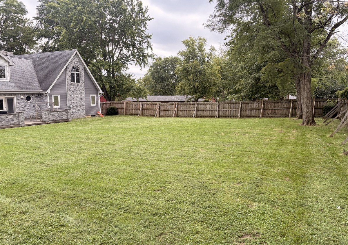 Mow, trim, edge, and blow (standard yard) (2/5)