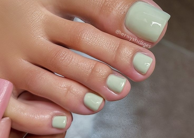 The Simply Nails Regular Deluxe Spa Pedicure