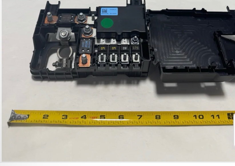 2015-2019 Chevrolet Impala
Battery Distribution Engine Fuse
Block OEM