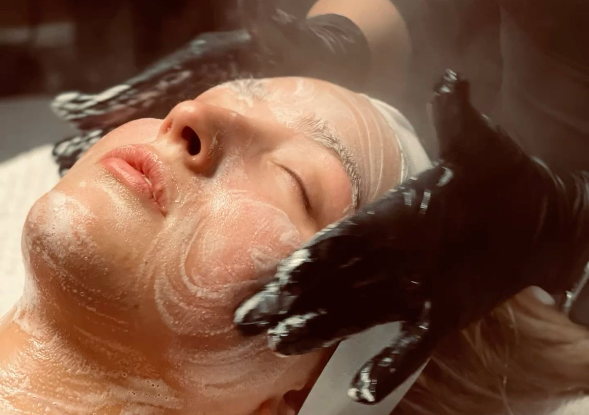 Signature Dermaplaning Glow