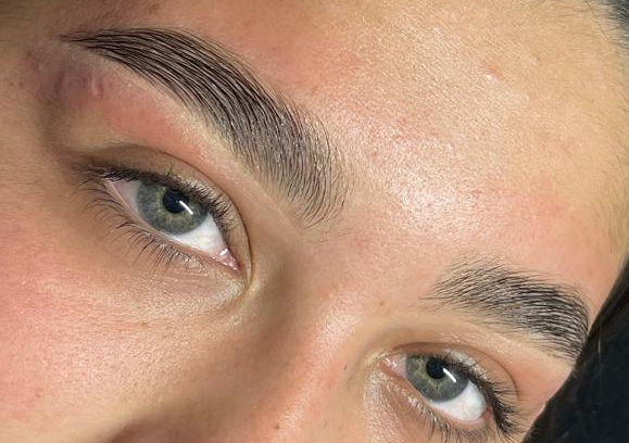 Depilación de cejas con cera 