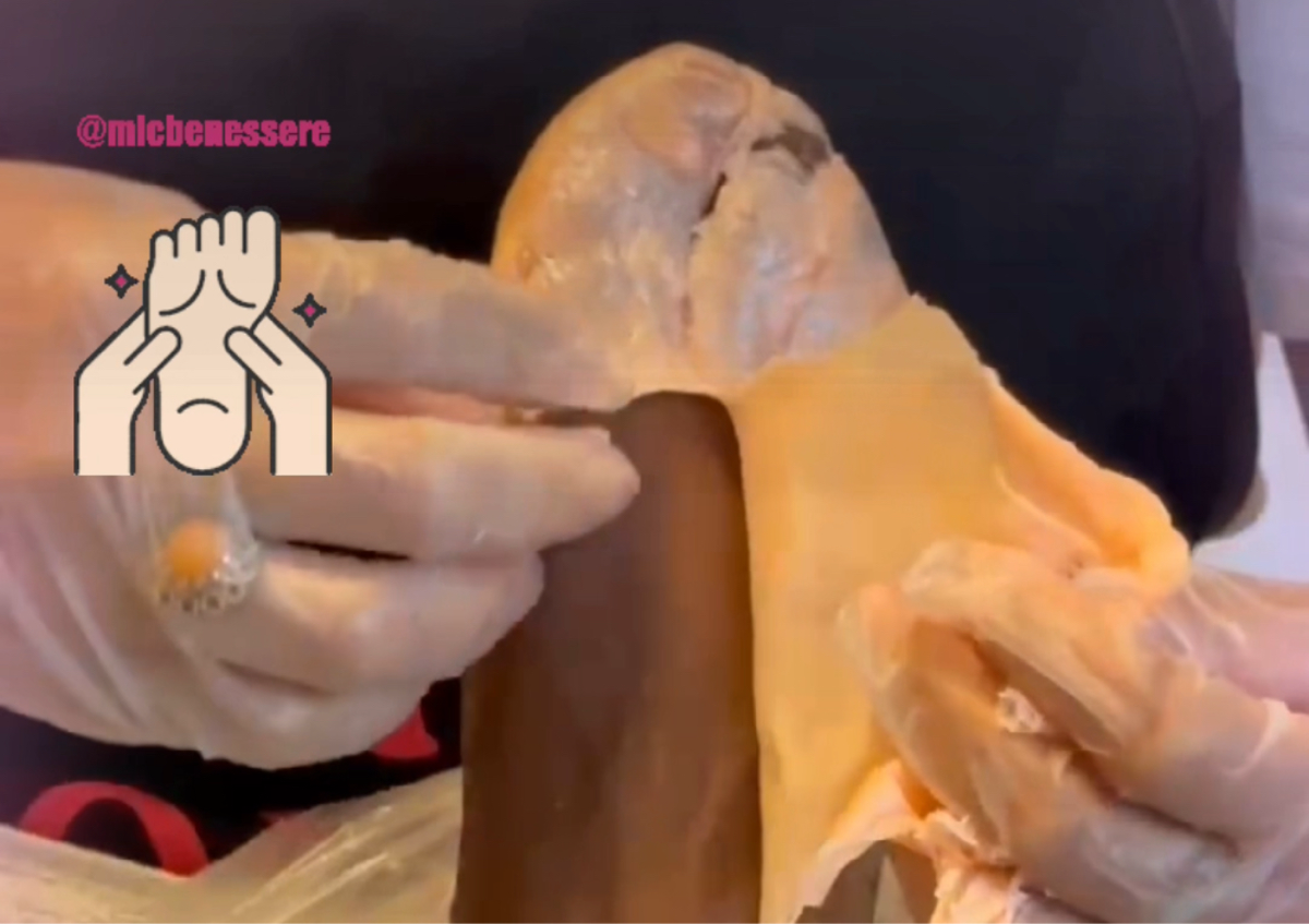 Paraffin wax spa pedicure 