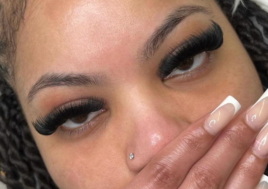 Volume Lashes (14000 JMD)