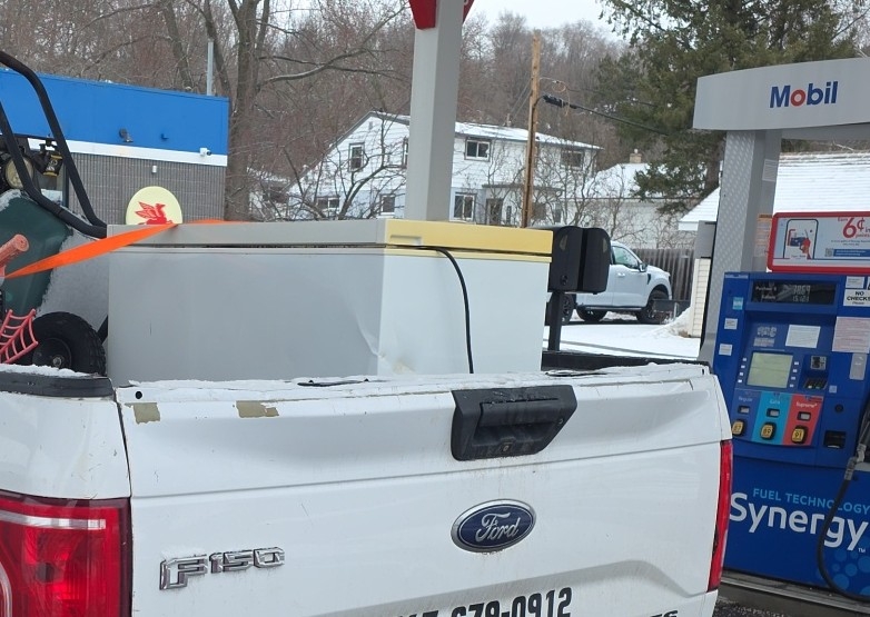 1 Fridge or Frezeer pickup