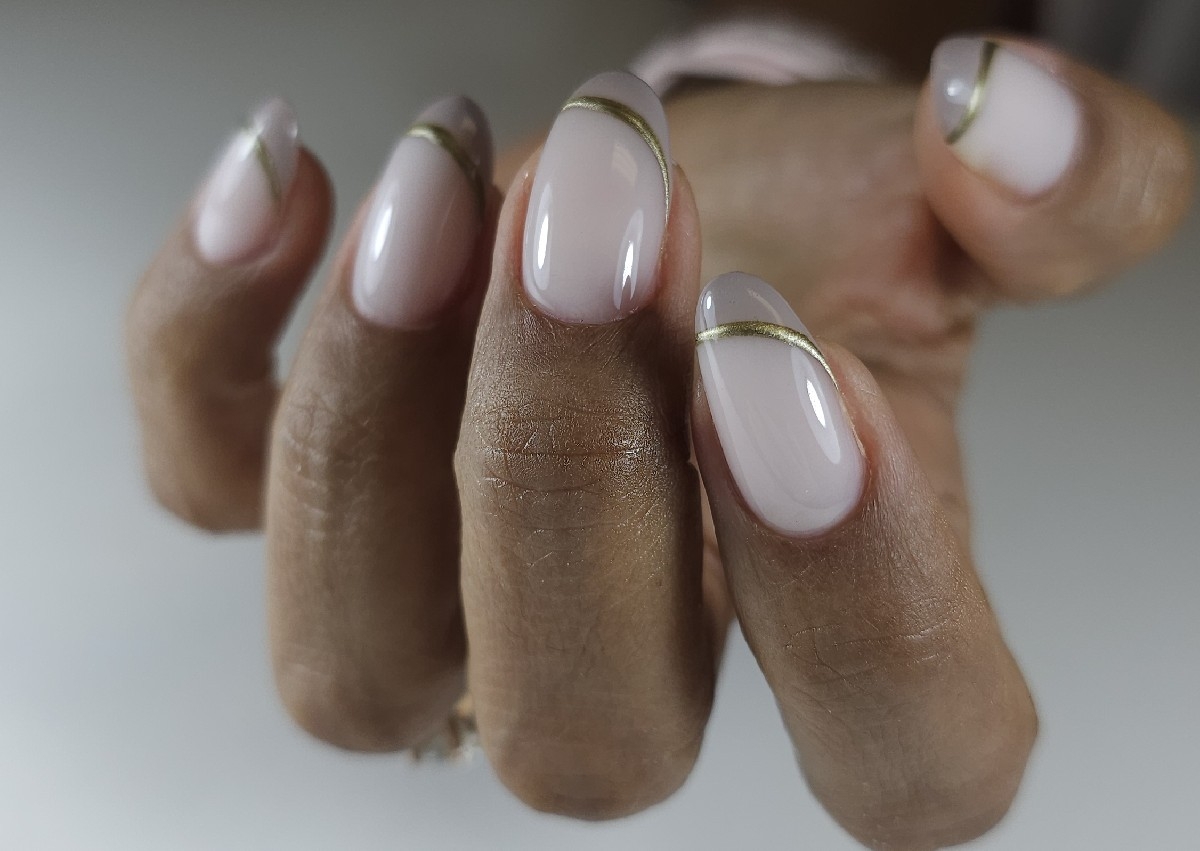 Extras - French design mani with Julia