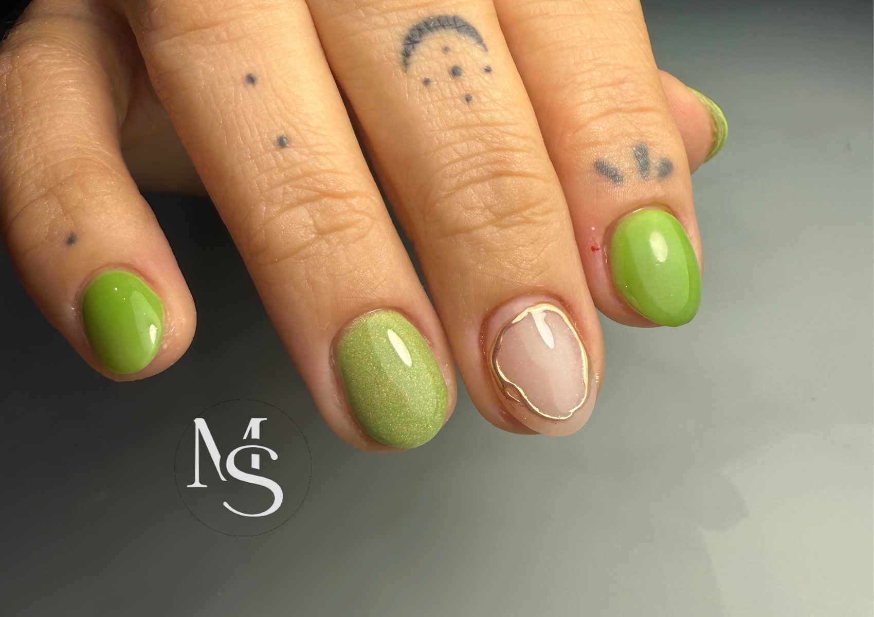 Acrilico (S/M) con un diseño 