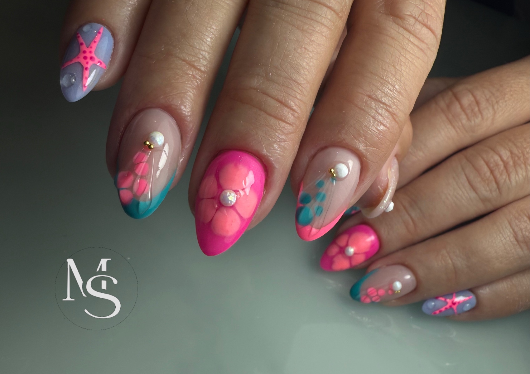 2diseños en cada mano 