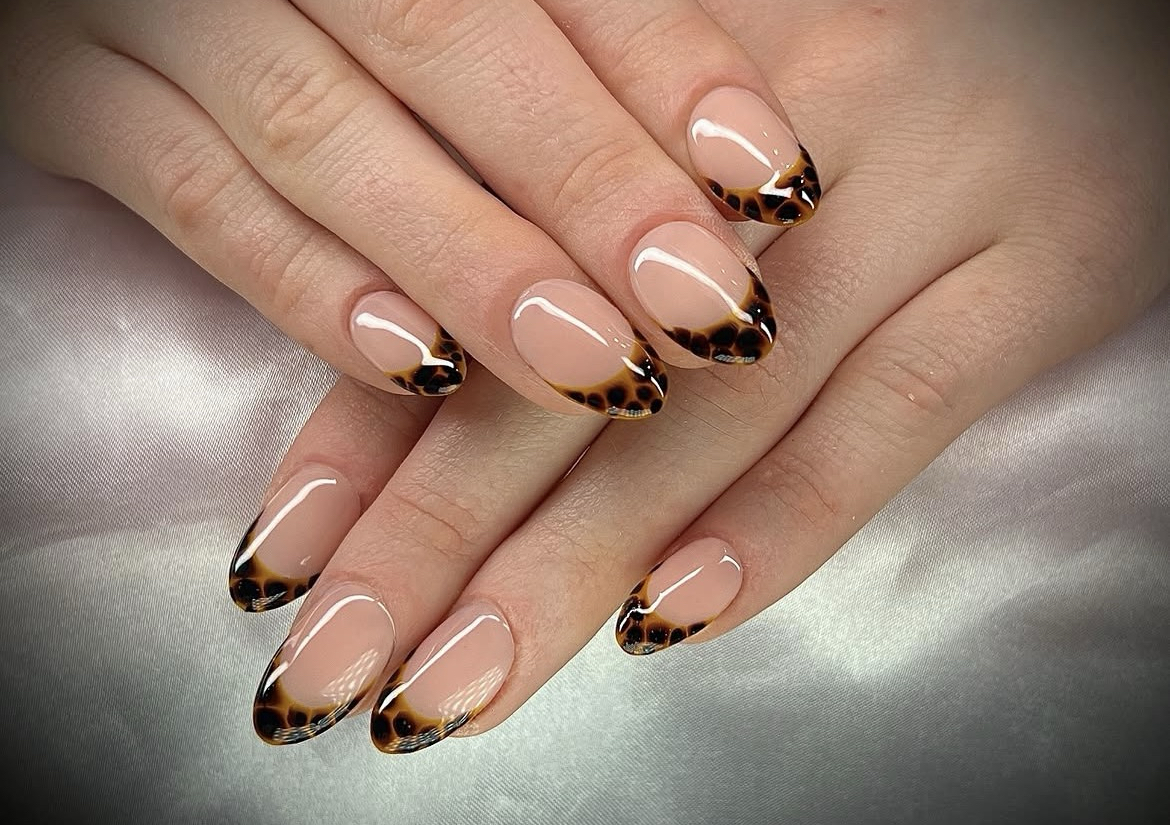 Gel sur ongle naturel French